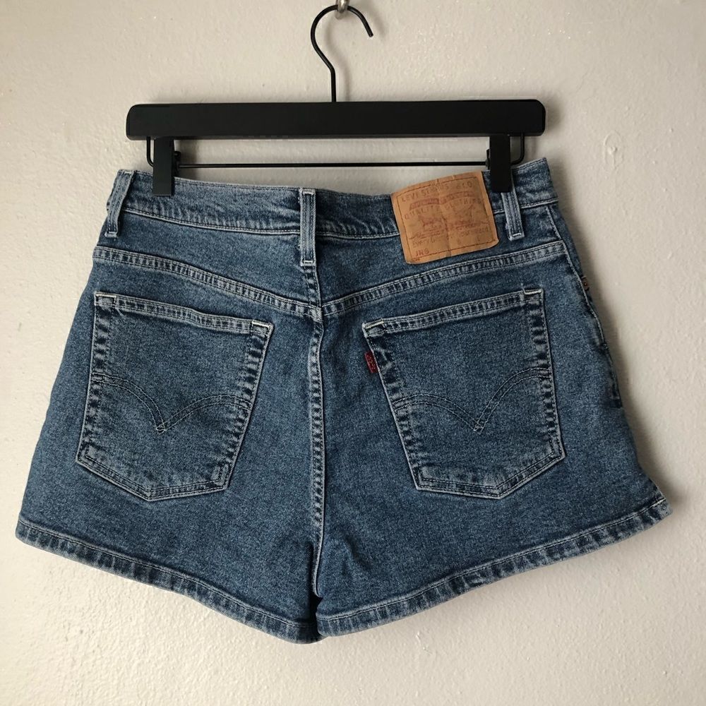 Vintage Levi’s medium wash blue denim shorts junior size 13/30 - Picture 10 of 10